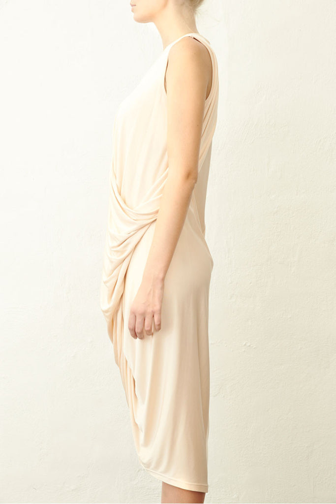 Dellar Nude